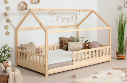 TiCAA Kay Kinderbett Hausbett aus Kiefer Massivholz mit Lattenrost & Rausfallschutz – Montessori Bodenbett für Kinderzimmer